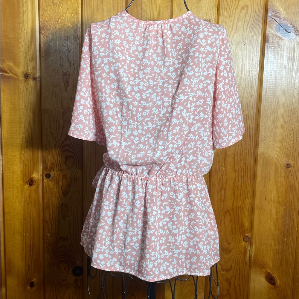 Sienna Sky Blush Floral top size small flowy floral top v-neck layover top - Picture 7 of 7
